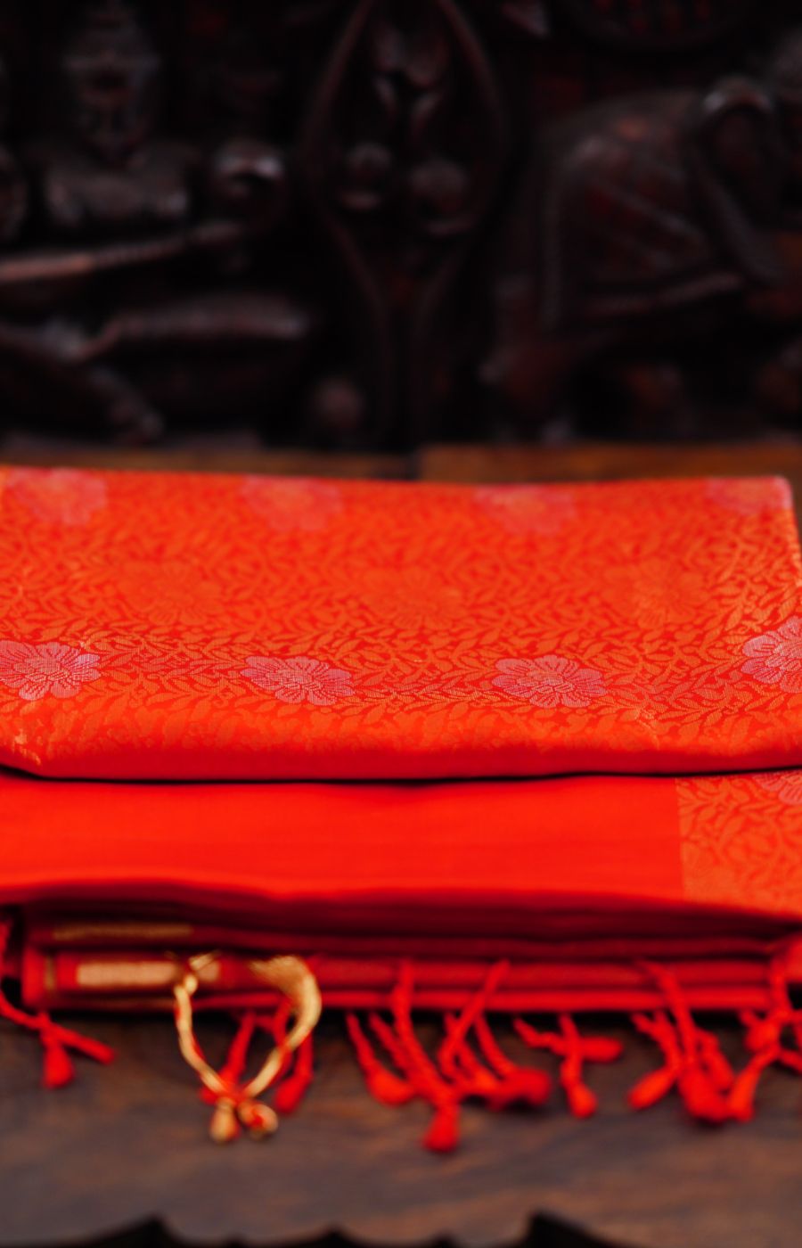 Red self design Soft pattu