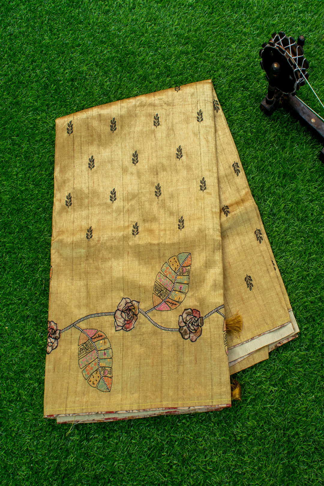 Jute Saree with Applique embroidery work