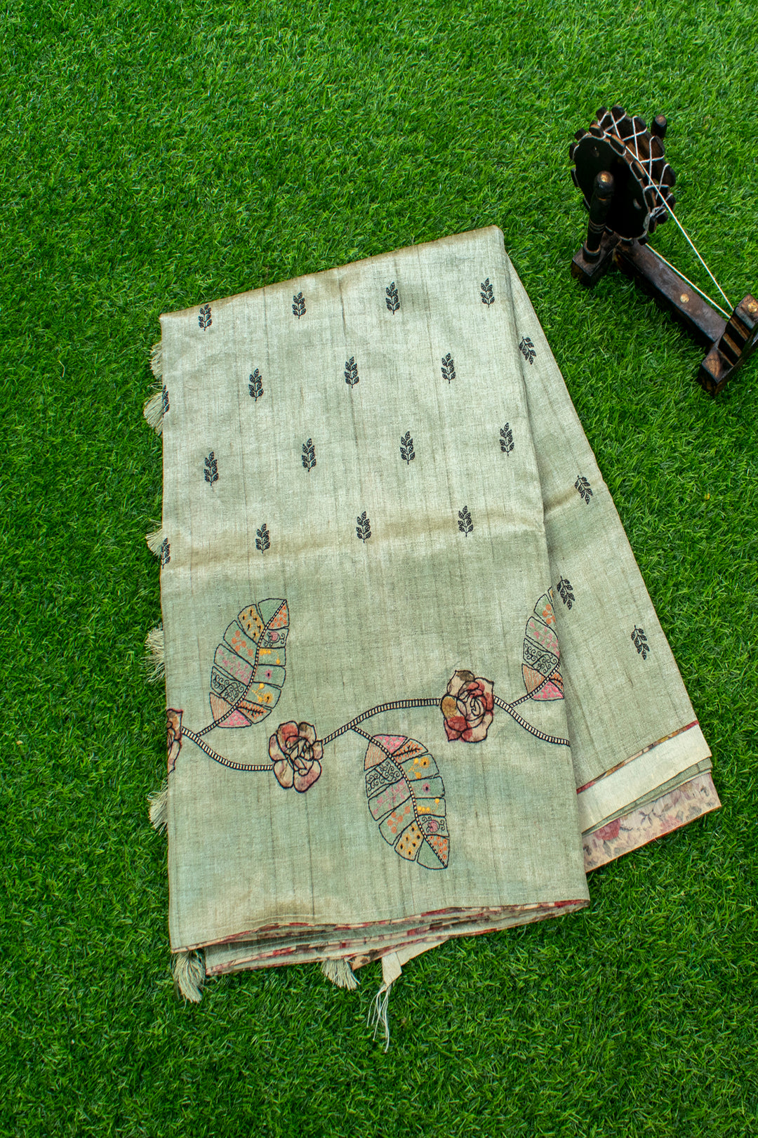 Jute Saree with Applique embroidery work