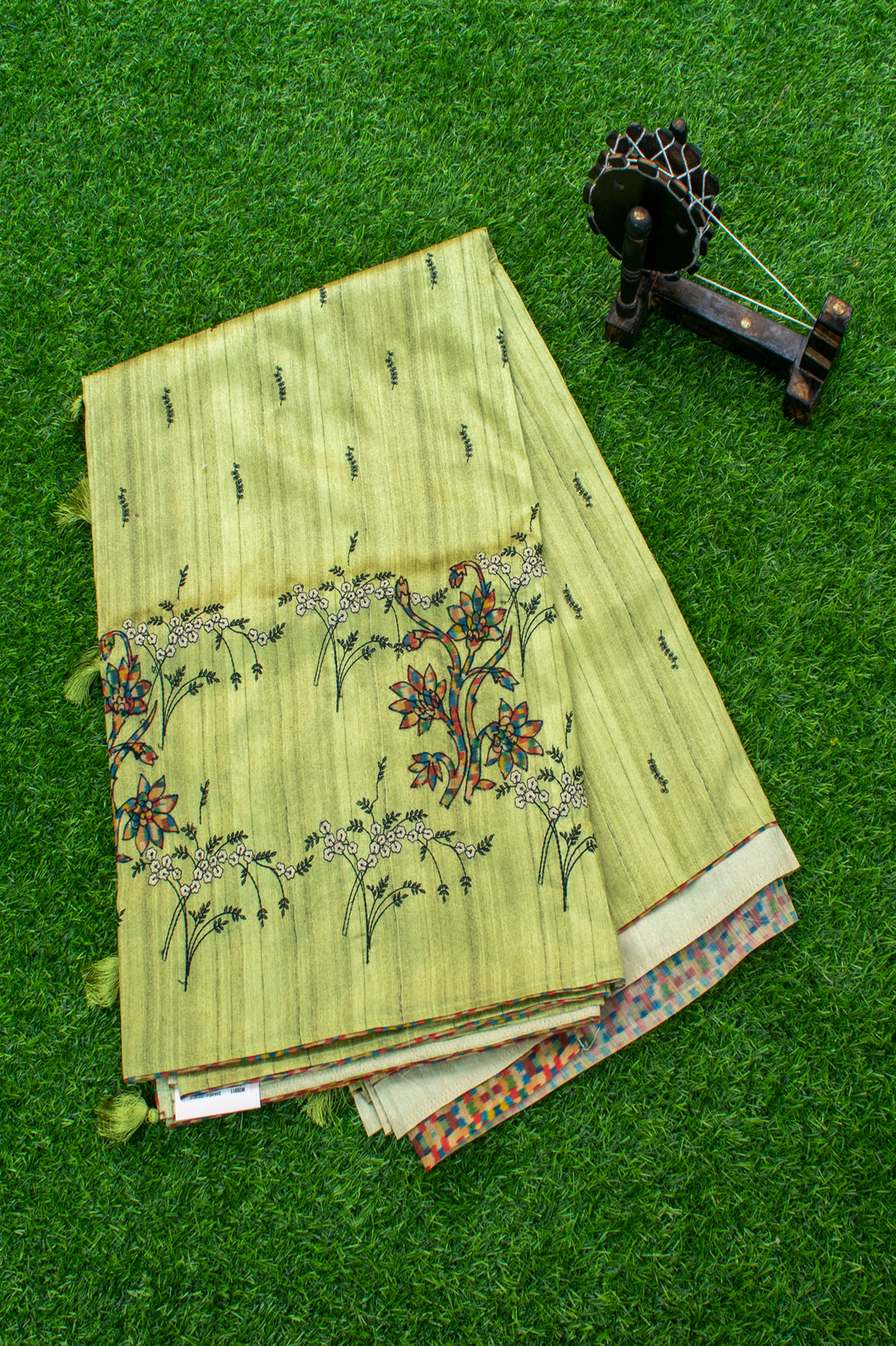 Jute Saree with applique work